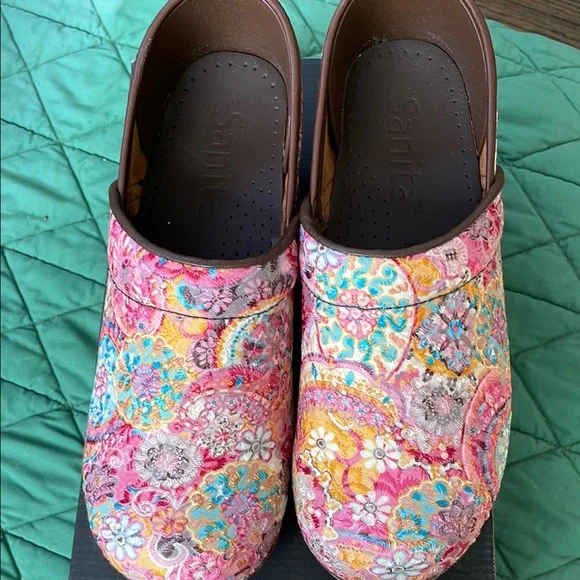 Sanita Women's Vibrant Floral Clogs - Pink and Multicolor - Picture 4 of 7